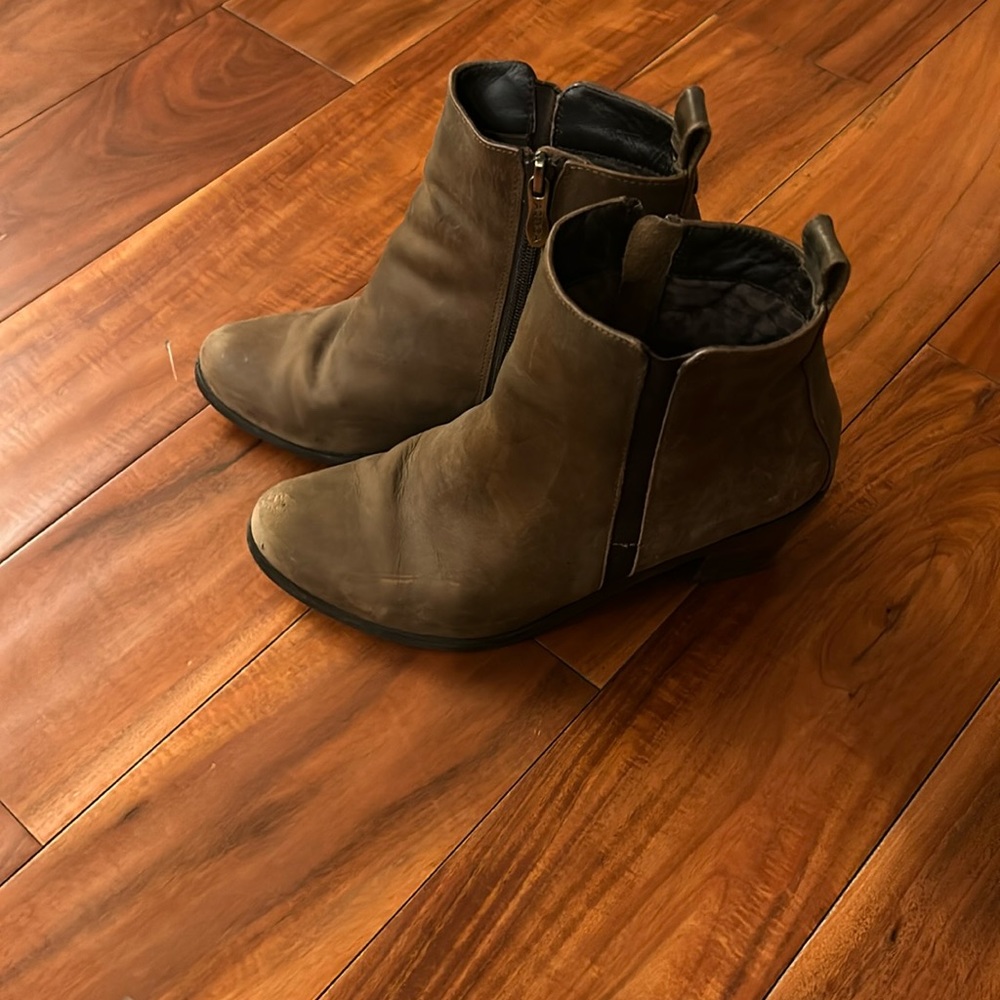 Ankle boots